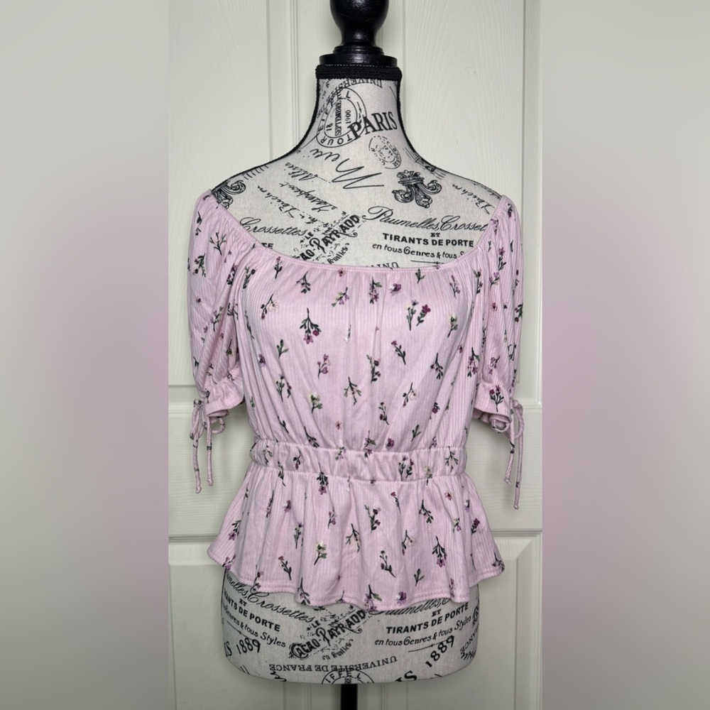 Short Sleeve Light Pink Floral with Ribbed Shoulder Blouse 👚